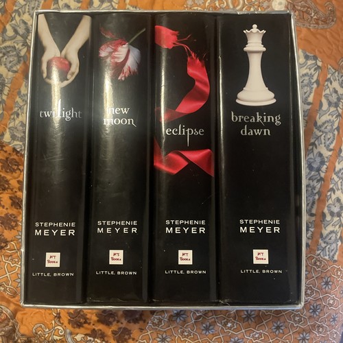 The twilight saga book - saga,
